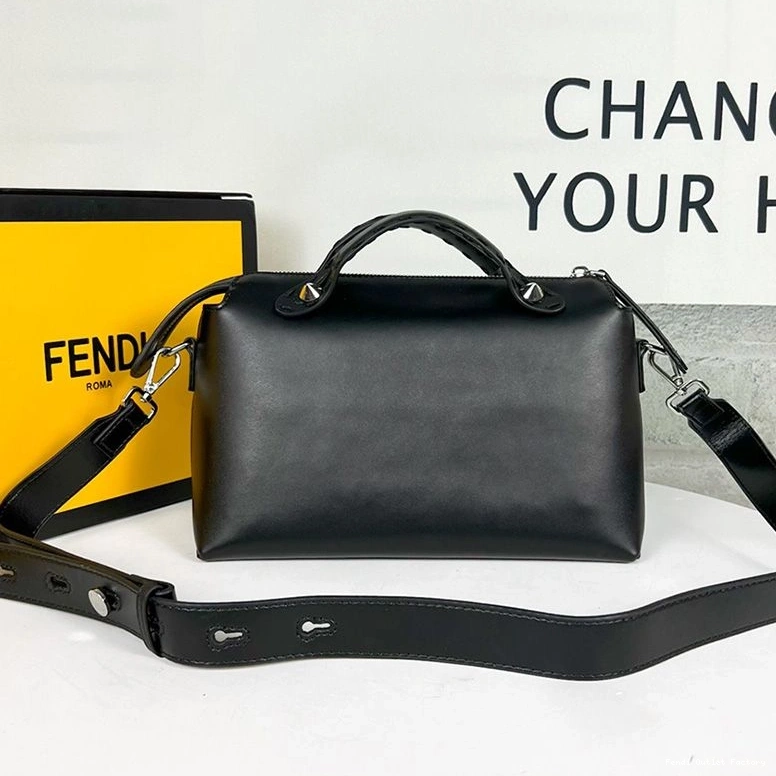 Vintage HOT ROMA Bag By Way In Leather Calf Boston Fendi Black Medium Logo The 0802
